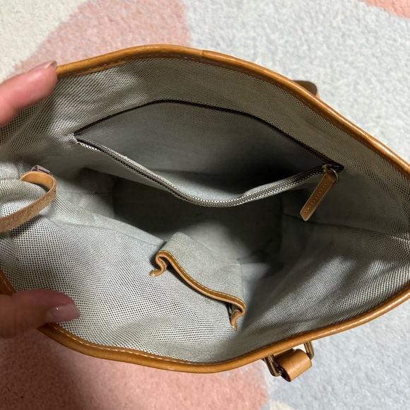 Vintage Authentic Dooney & Bourke Signature Tan & Gray Logo Hobo Bucket Bag - Picture 7 of 9